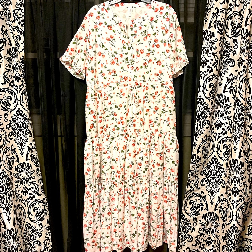 NWT Llove plus size, floral dress.